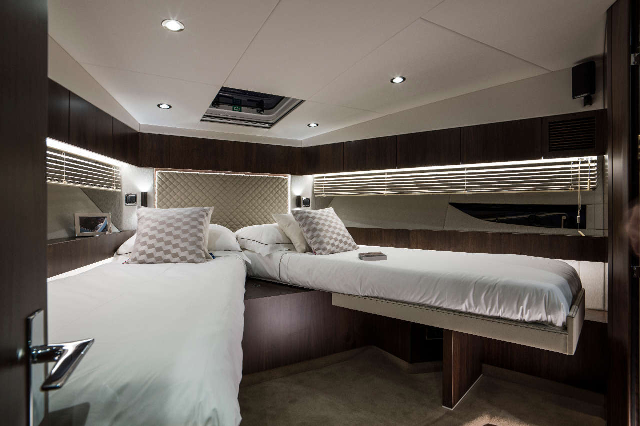Fairline Squadron 50 Interior image 19