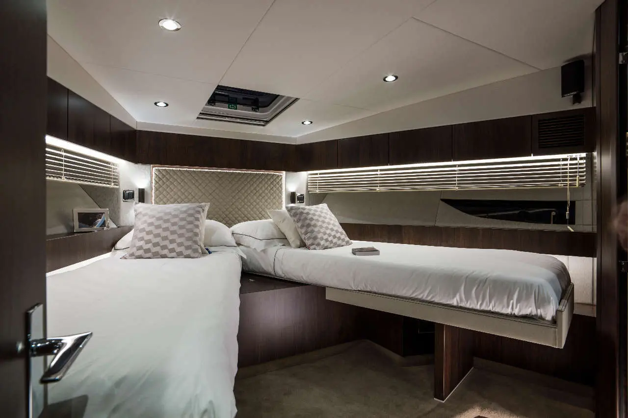 Fairline Squadron 50 Interior image 19