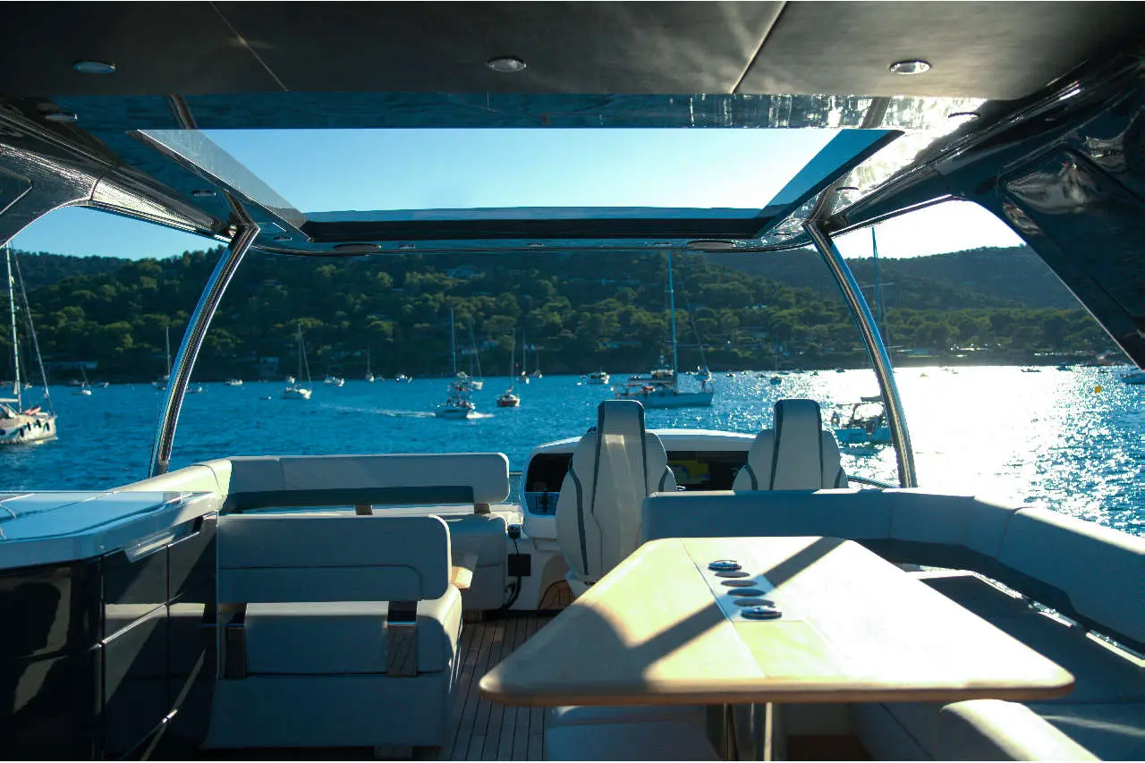Fairline Squadron 68 External image 2