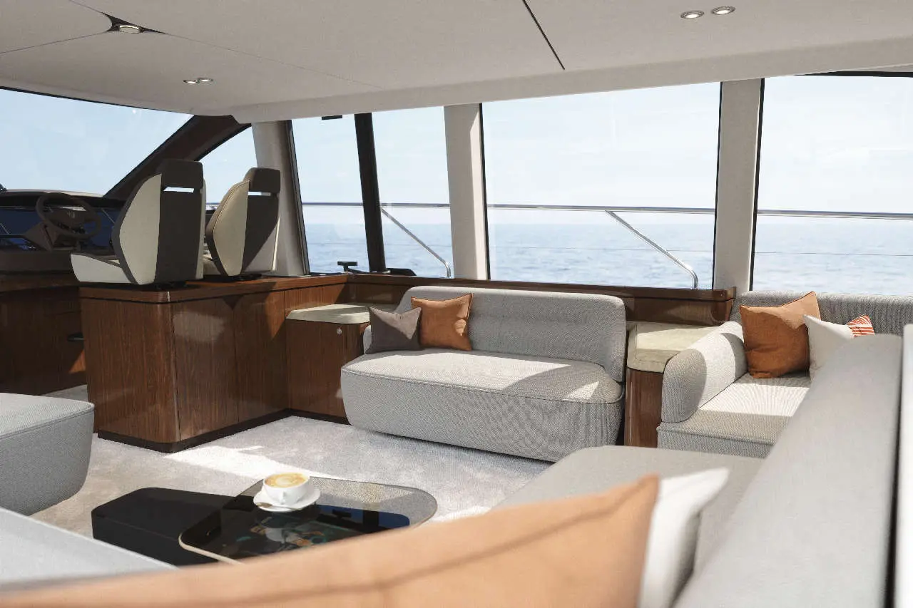 Fairline Squadron 68 Interior image 10