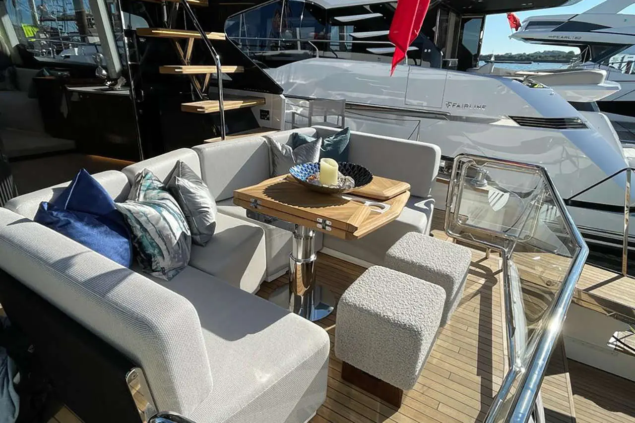 Fairline Squadron 58 Interior image 1