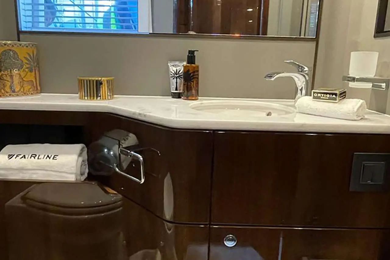 Fairline Squadron 58 Interior image 4