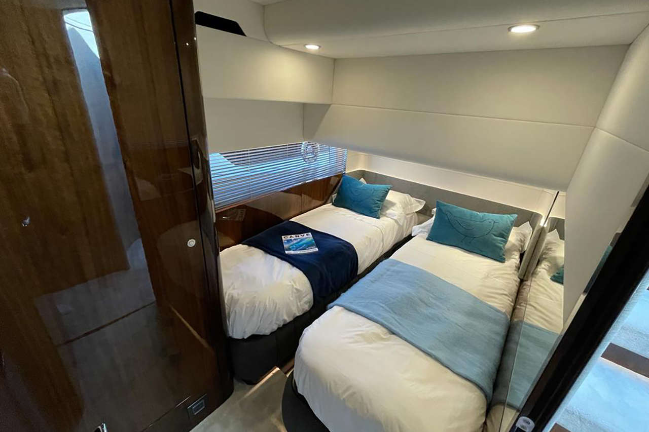 Fairline Squadron 58 Interior image 6