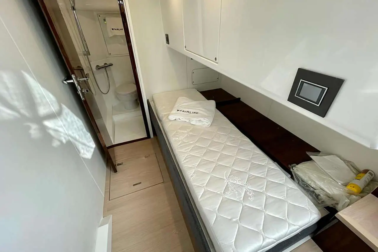Fairline Squadron 58 Interior image 11