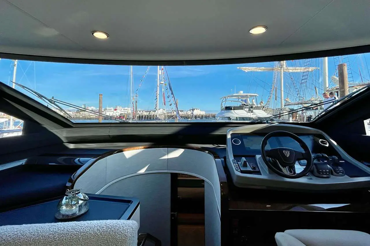 Fairline Squadron 58 Interior image 15