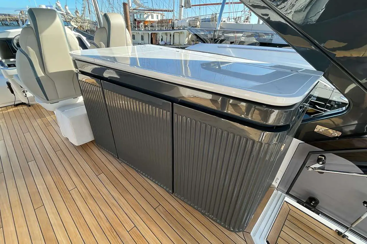 Fairline Squadron 58 Interior image 18