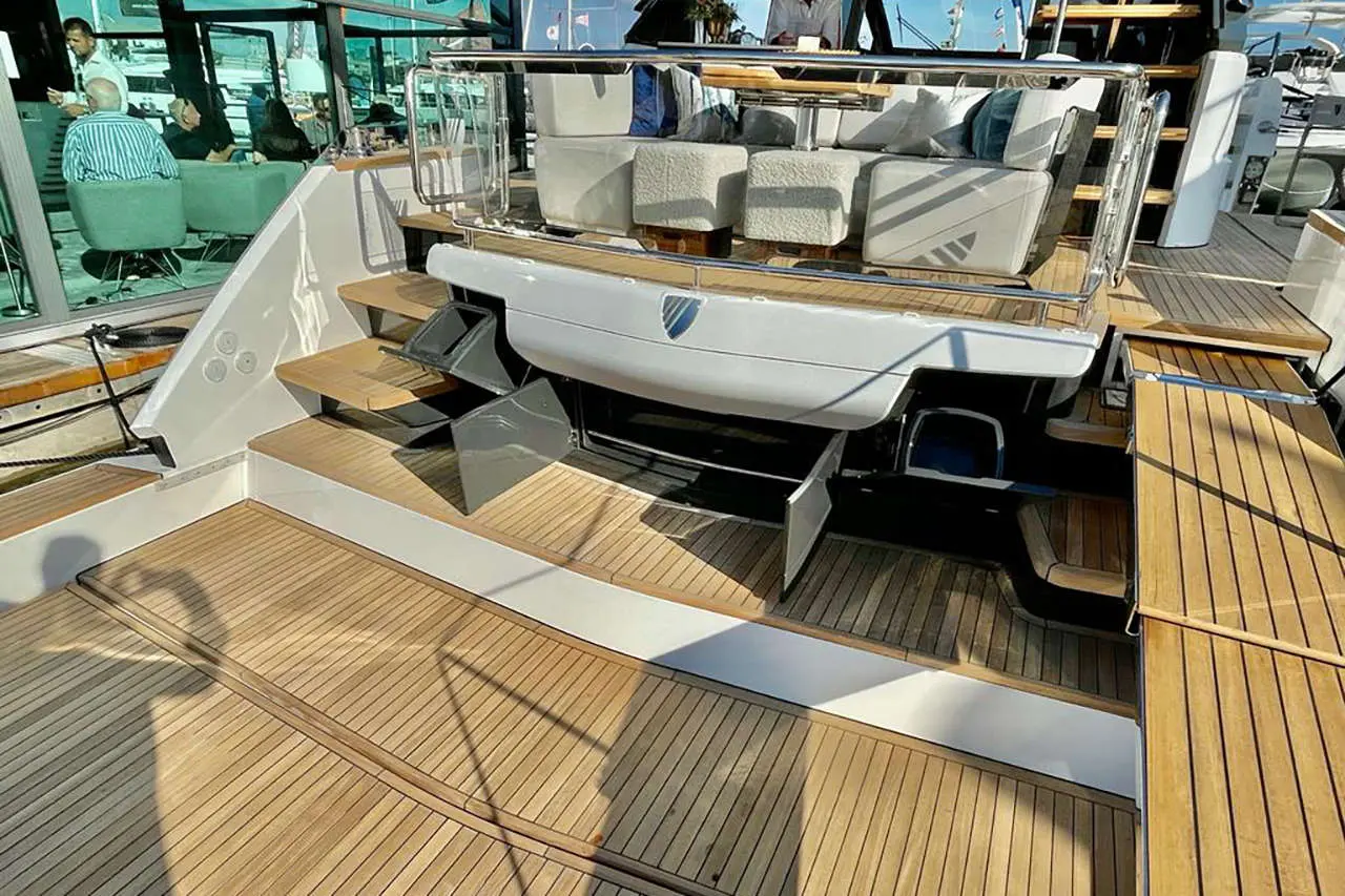 Fairline Squadron 58 Interior image 19