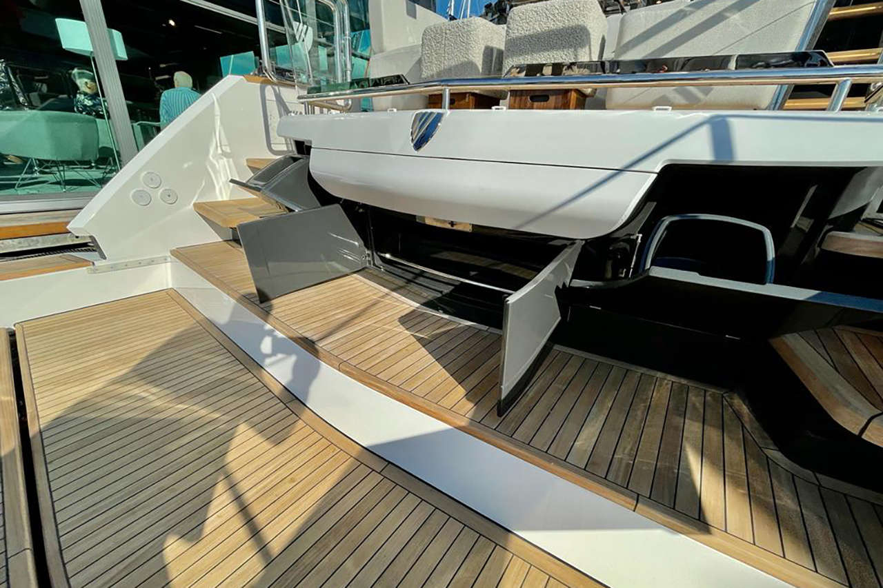 Fairline Squadron 58 Interior image 21