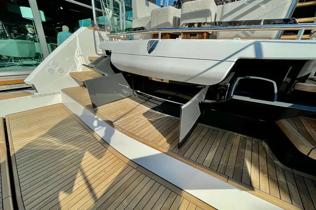 Fairline Squadron 58 Interior image 21