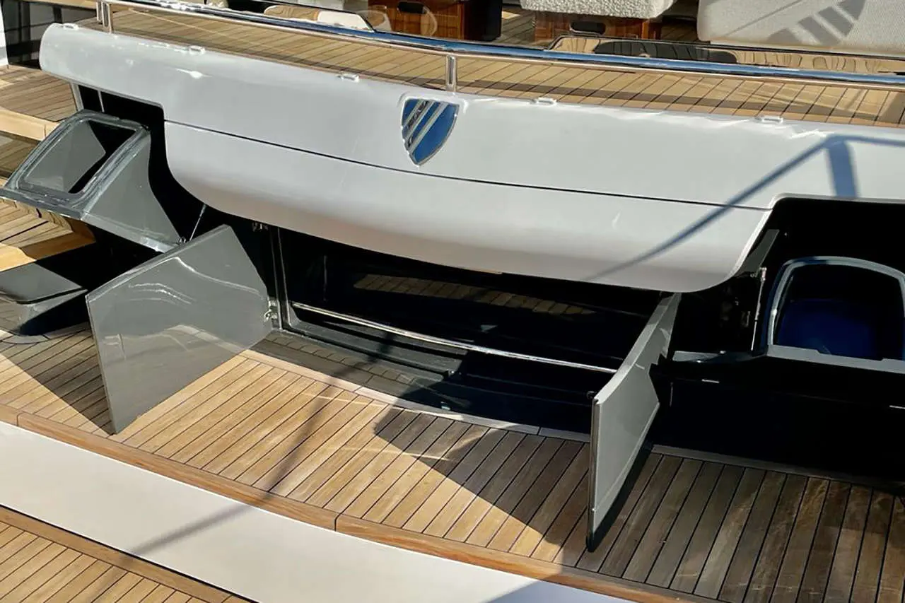 Fairline Squadron 58 Interior image 22