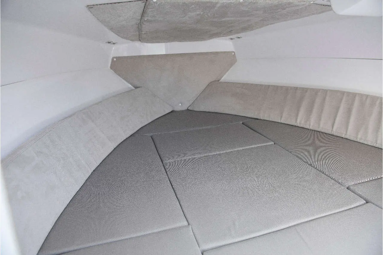 Flipper 650 DC Interior image 9