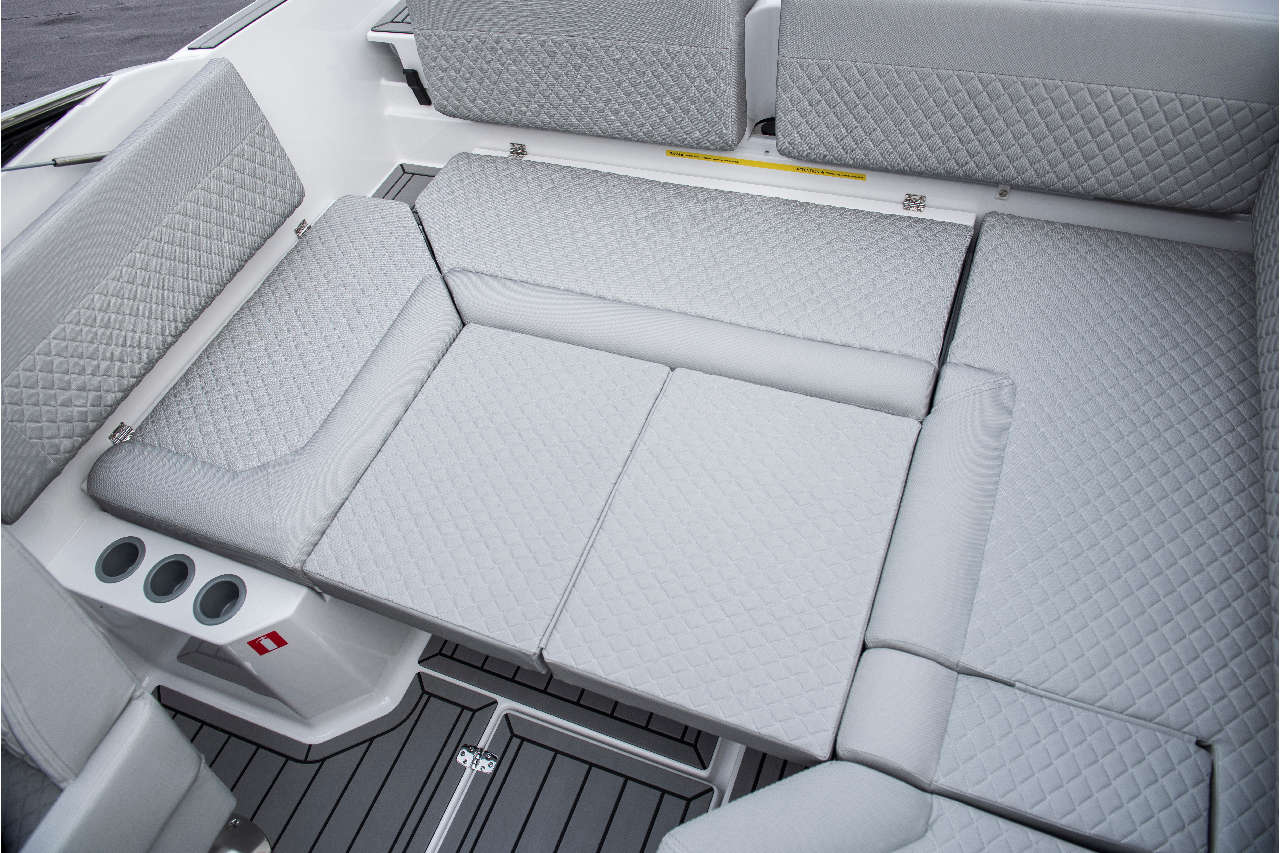 Flipper 650 DC Interior image 10