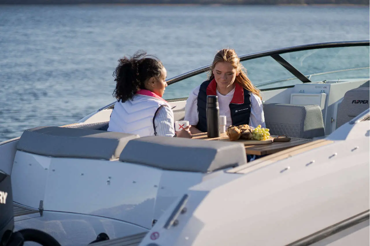 Flipper 650 DC Lifestyle image 2