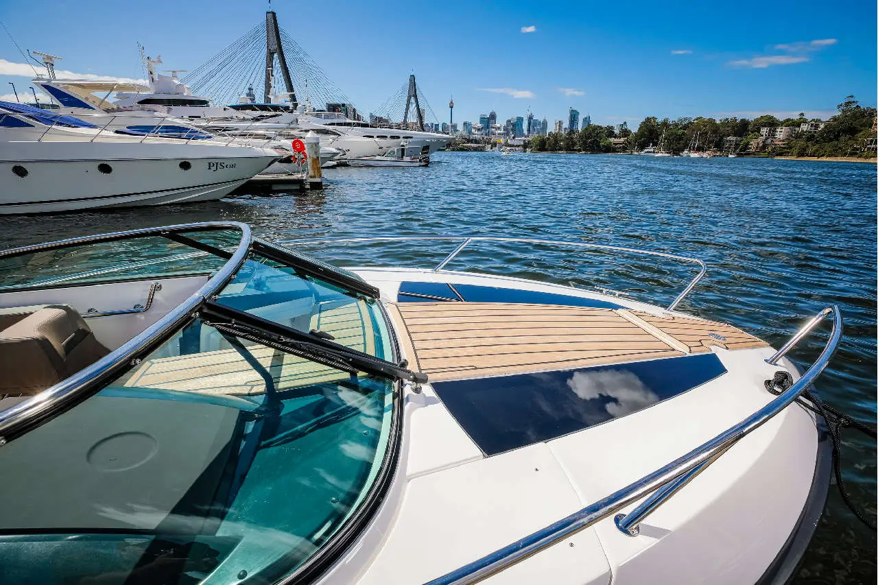 Flipper 800 DC Interior image 1
