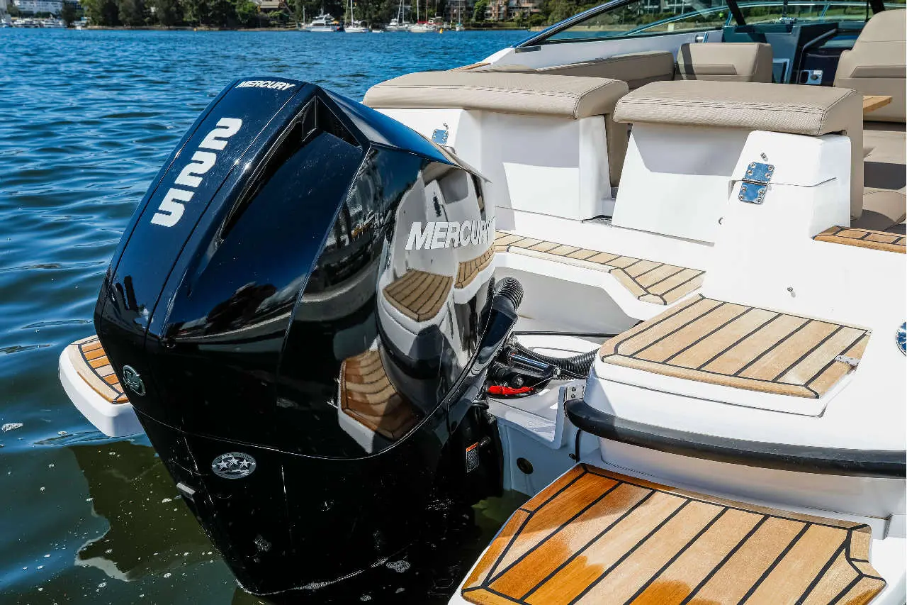Flipper 800 DC Interior image 2