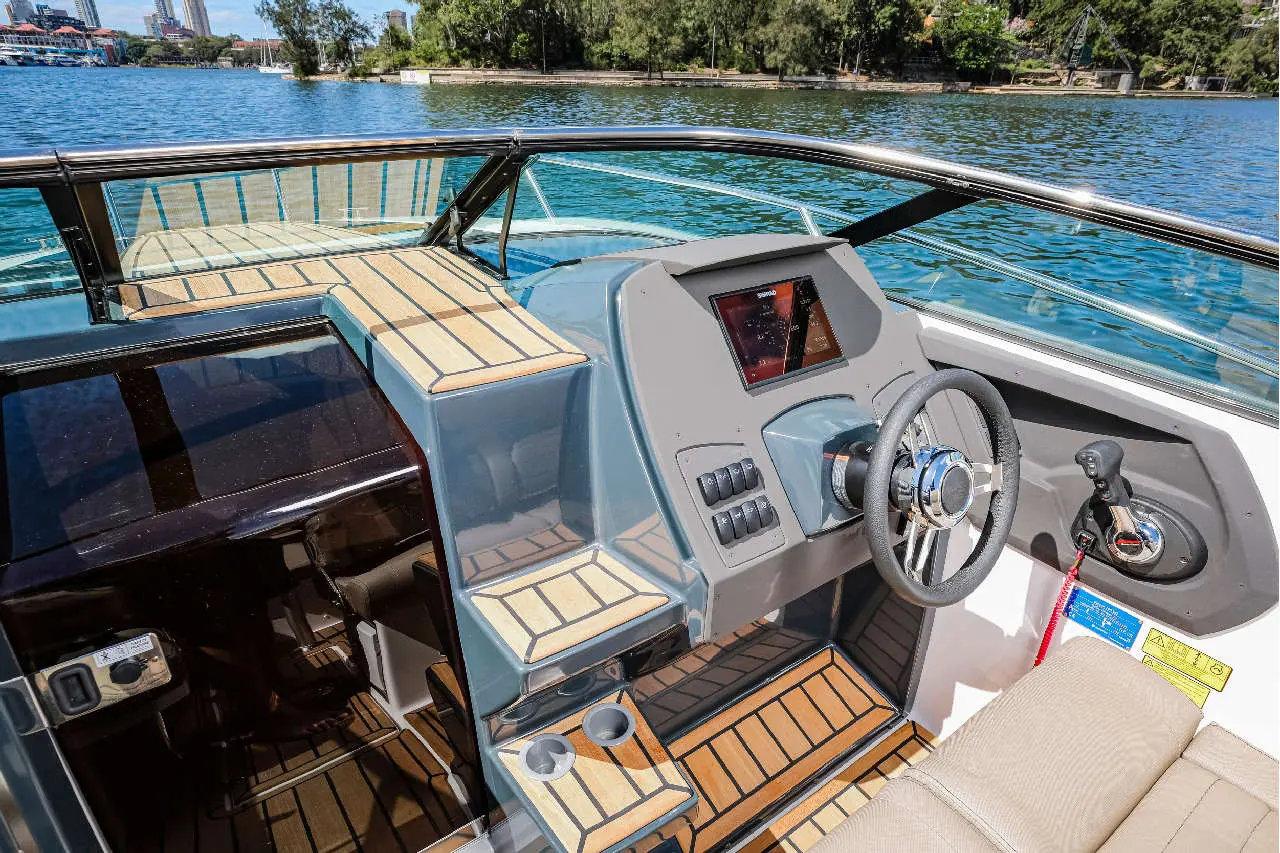 Flipper 800 DC Interior image 3