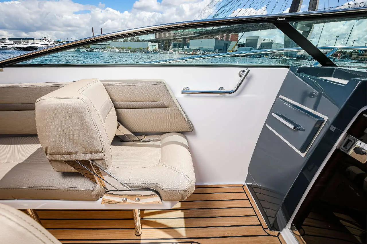 Flipper 800 DC Interior image 4