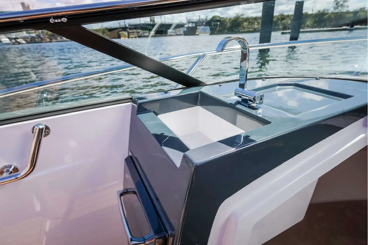 Flipper 800 DC Interior image 6