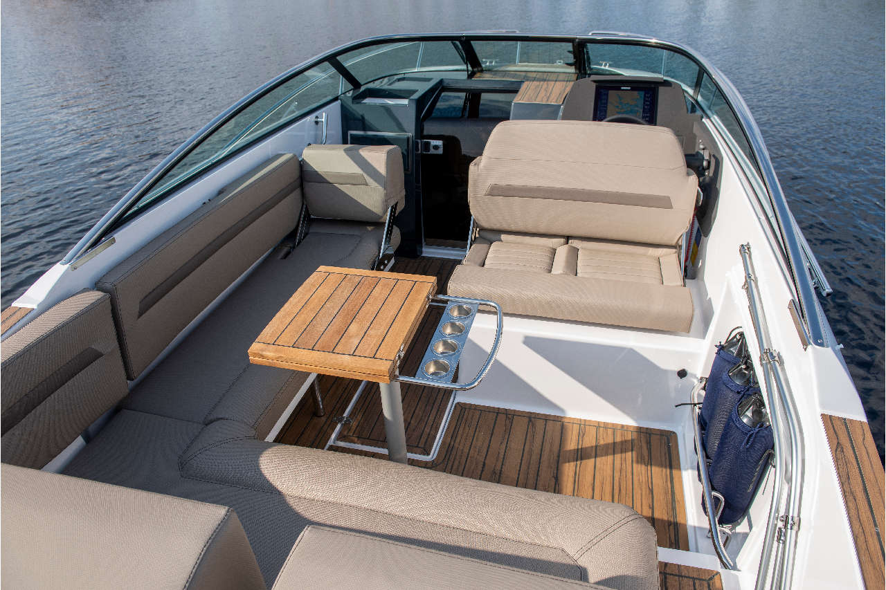Flipper 800 DC Interior image 10