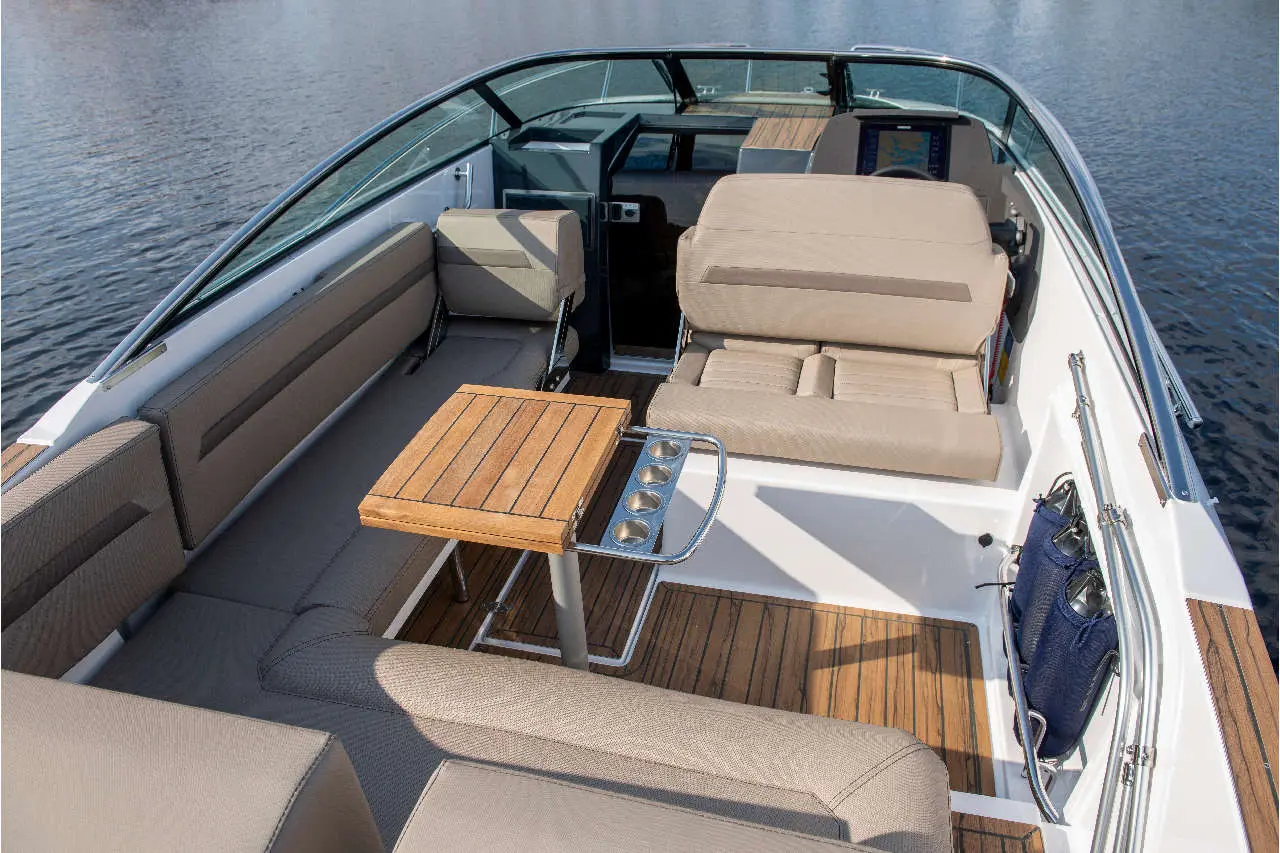 Flipper 800 DC Interior image 10