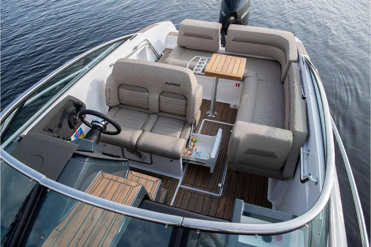 Flipper 800 DC Interior image 11