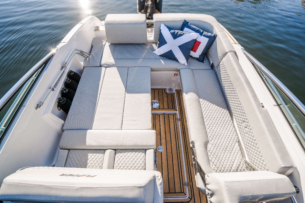 Flipper 800 DC Interior image 14