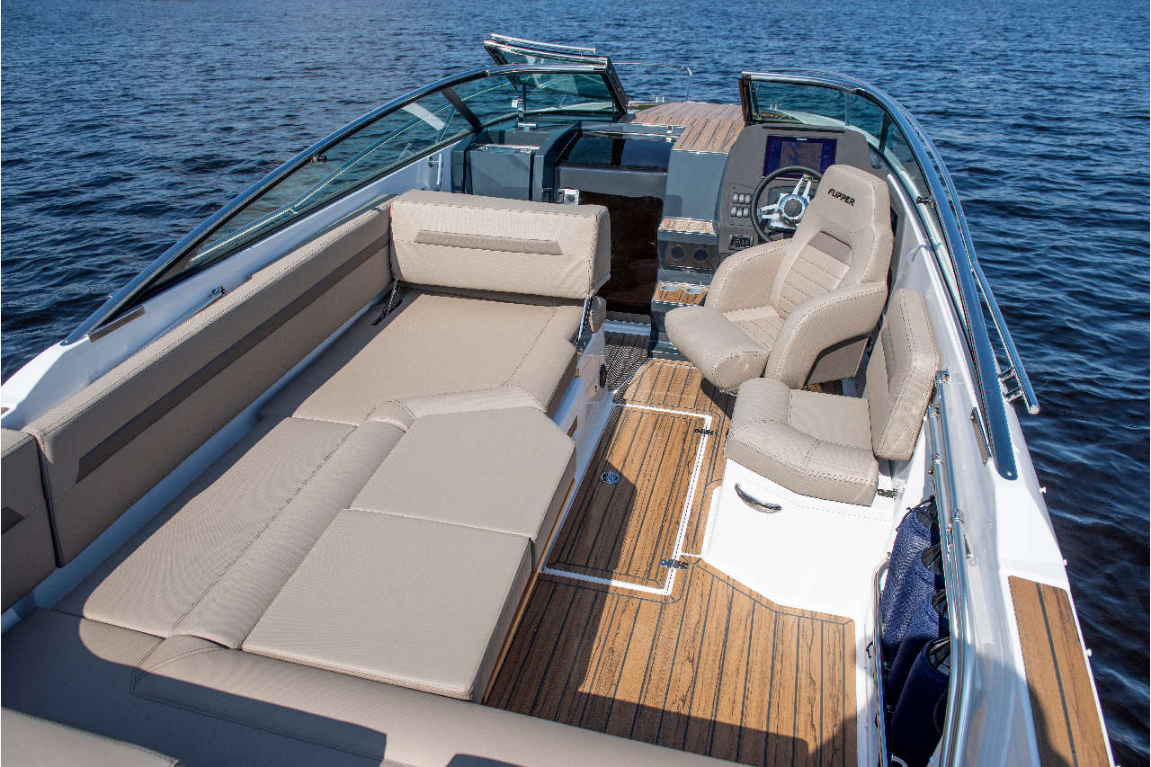 Flipper 800 DC Interior image 1