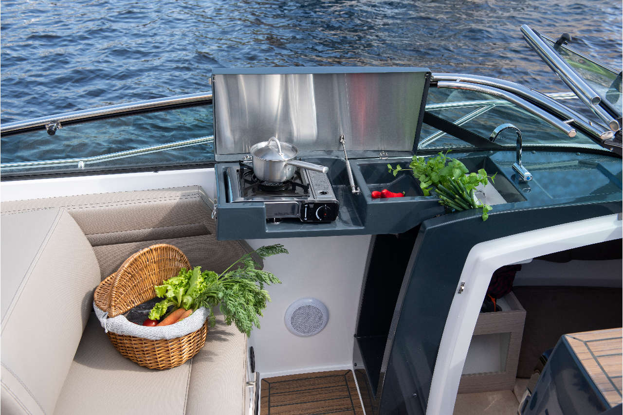 Flipper 800 DC Interior image 2