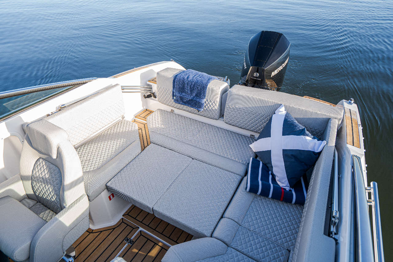 Flipper 800 DC Interior image 5