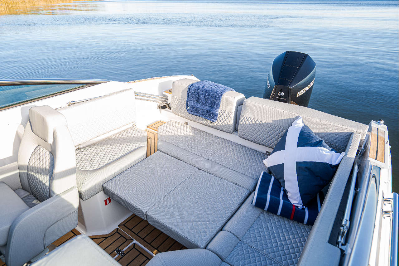 Flipper 800 DC Interior image 6
