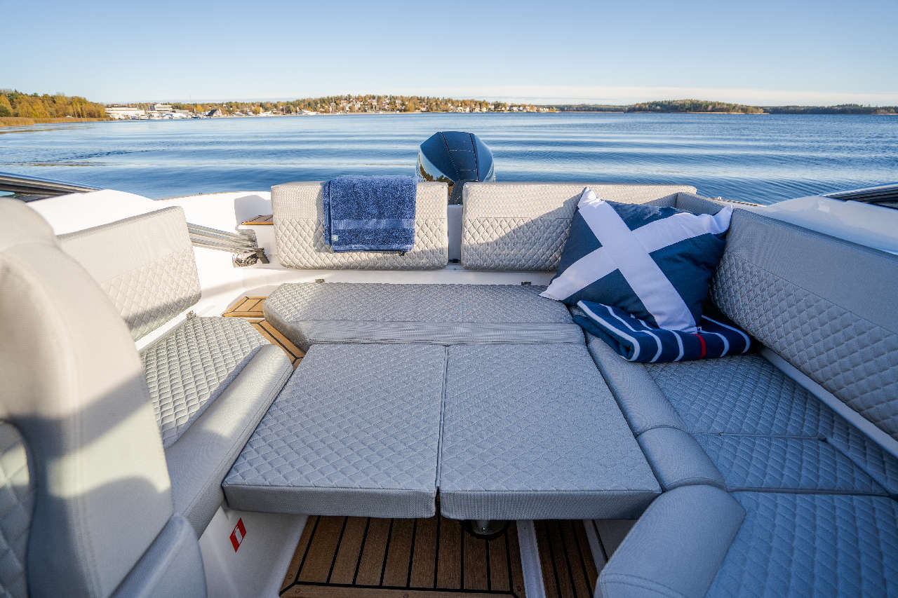 Flipper 800 DC Interior image 7