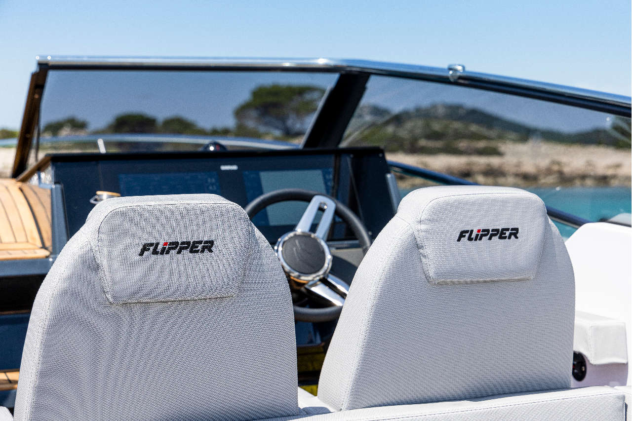 Flipper 900 DC Interior image 9