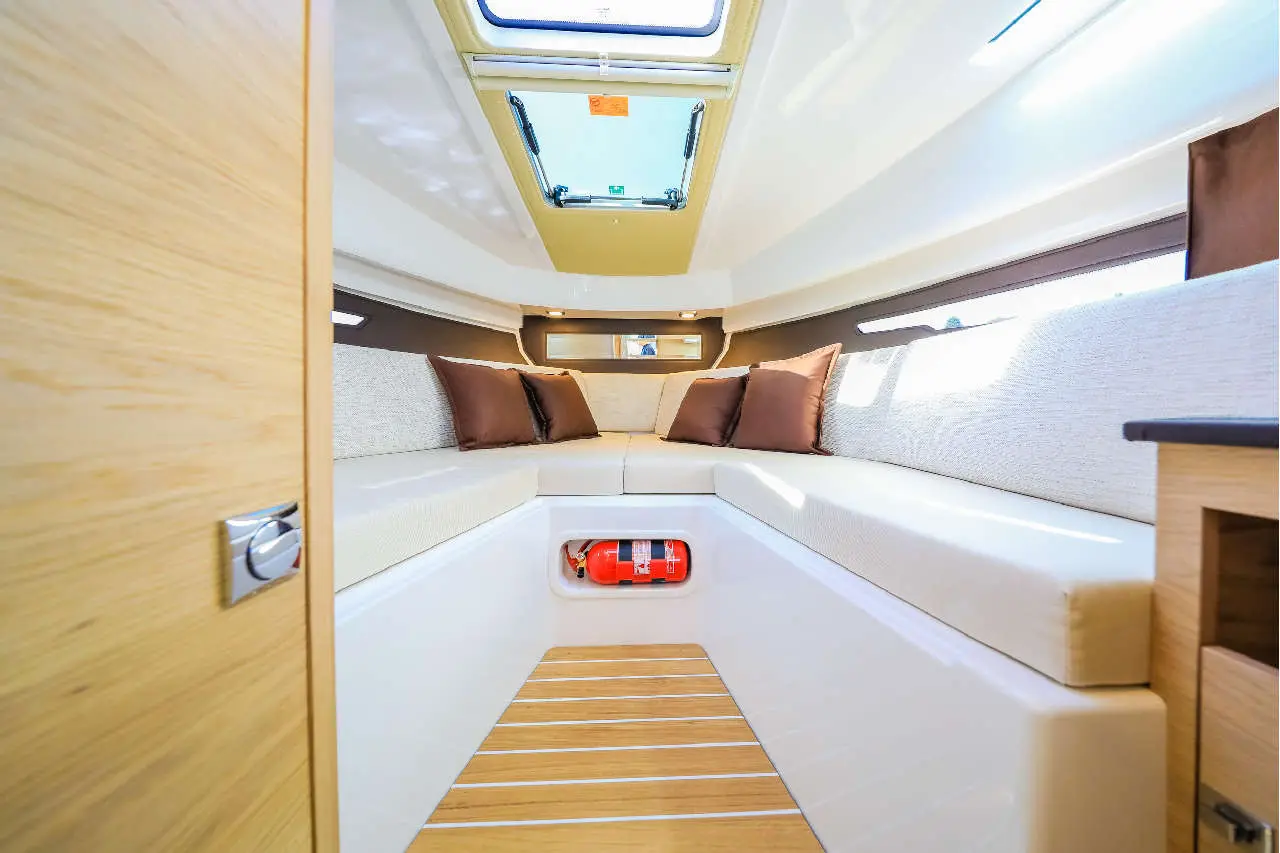 Flipper 900 ST Interior image 8