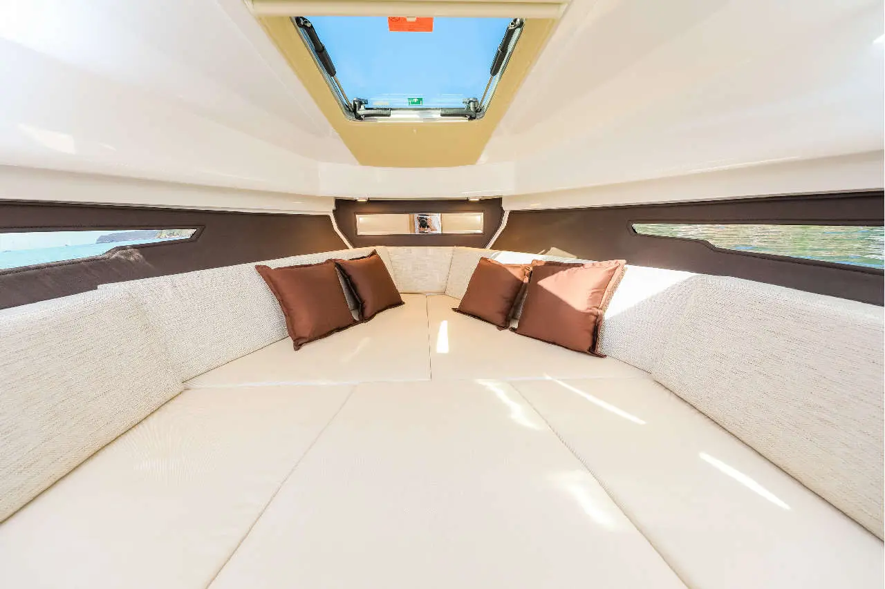 Flipper 900 ST Interior image 9