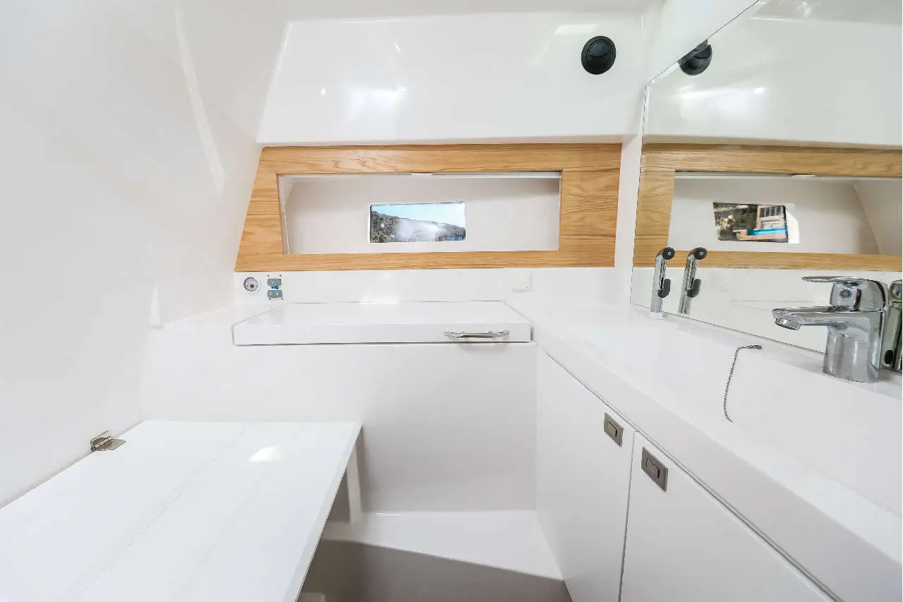 Flipper 900 ST Interior image 10