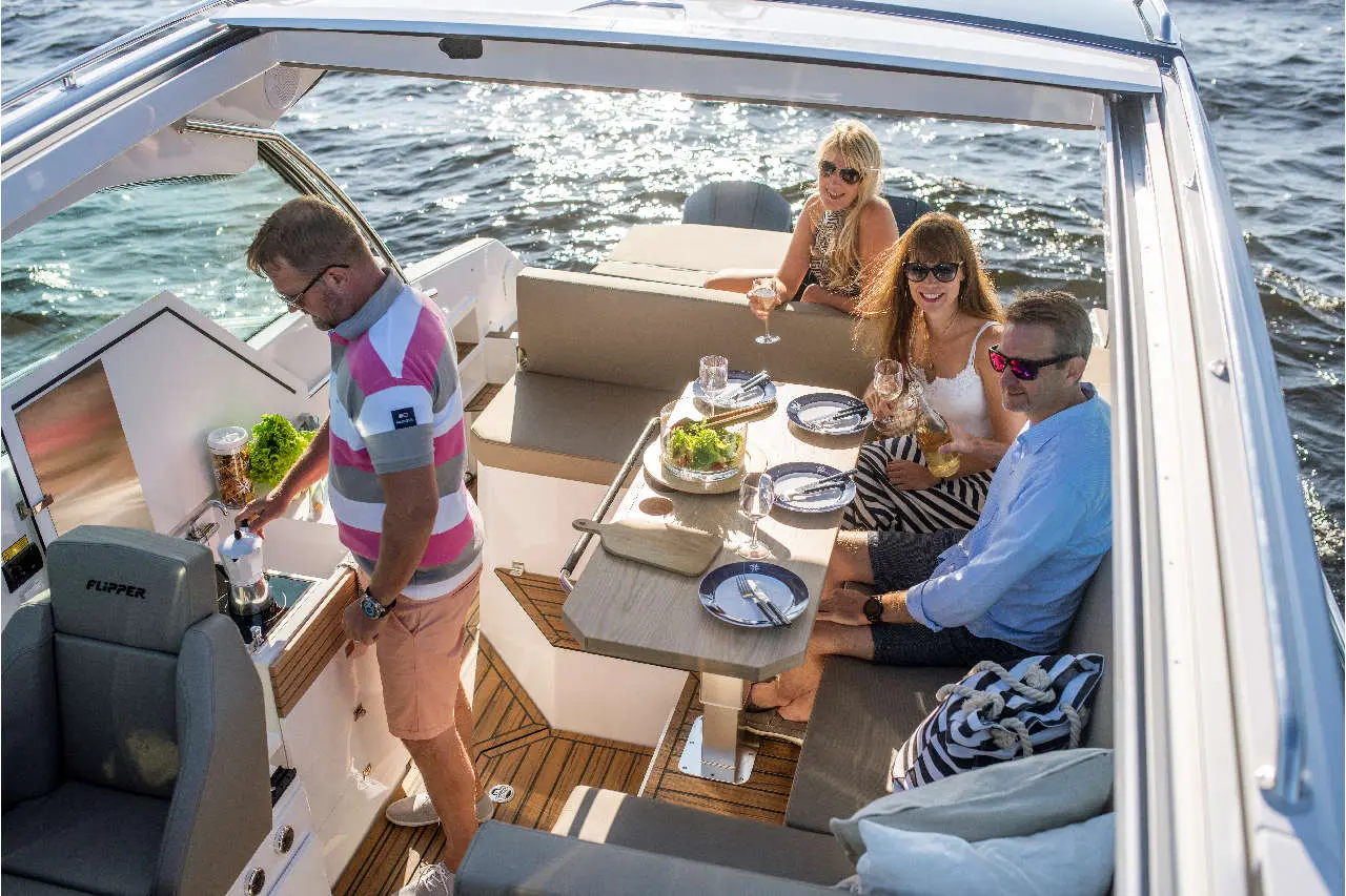 Flipper 900 ST Lifestyle image 1