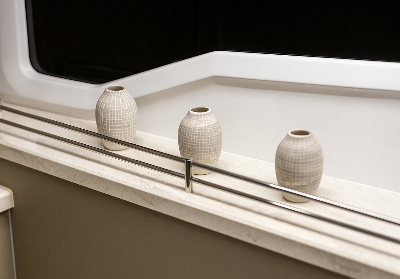 Galeon 410 HTC Interior Details image 17