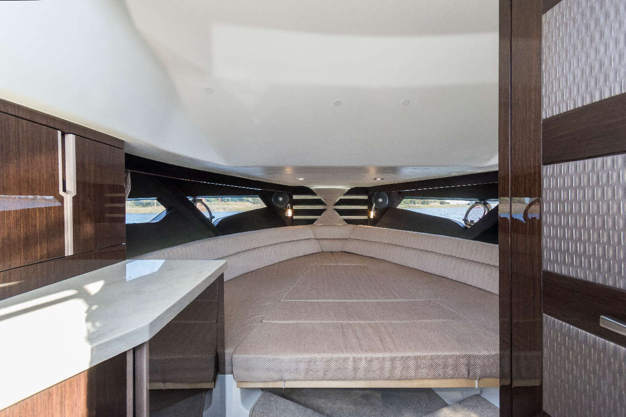Galeon Galia 770 Cabin image 09
