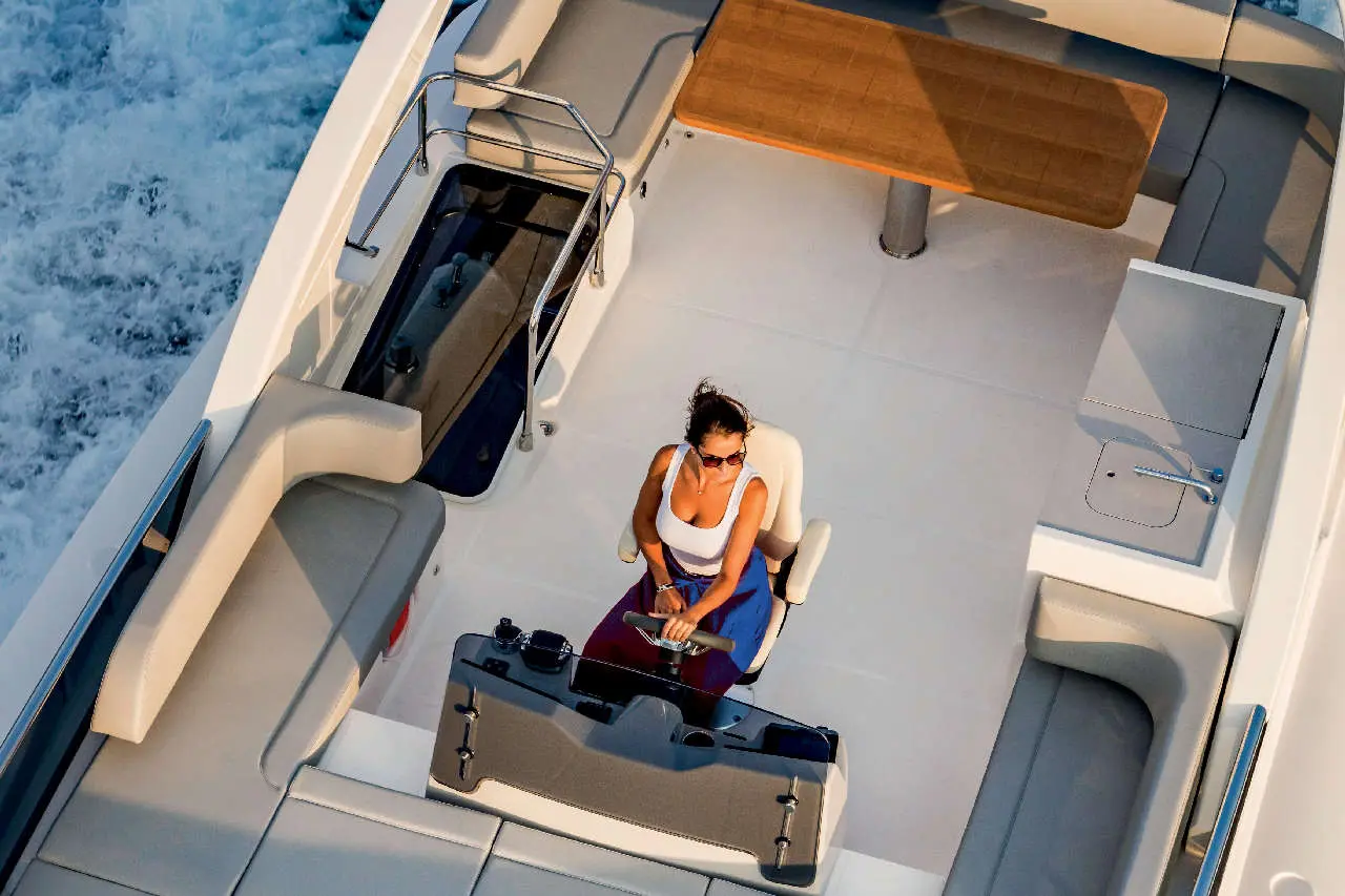 Absolute Navetta 48 Lifestyle image 1