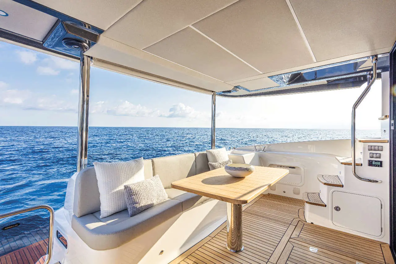Absolute Navetta 52 Interior image 8