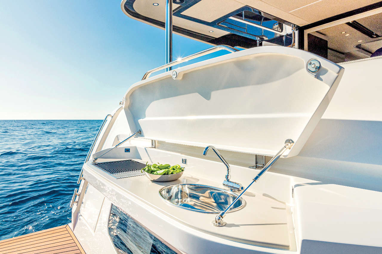 Absolute Navetta 52 Lifestyle image 3