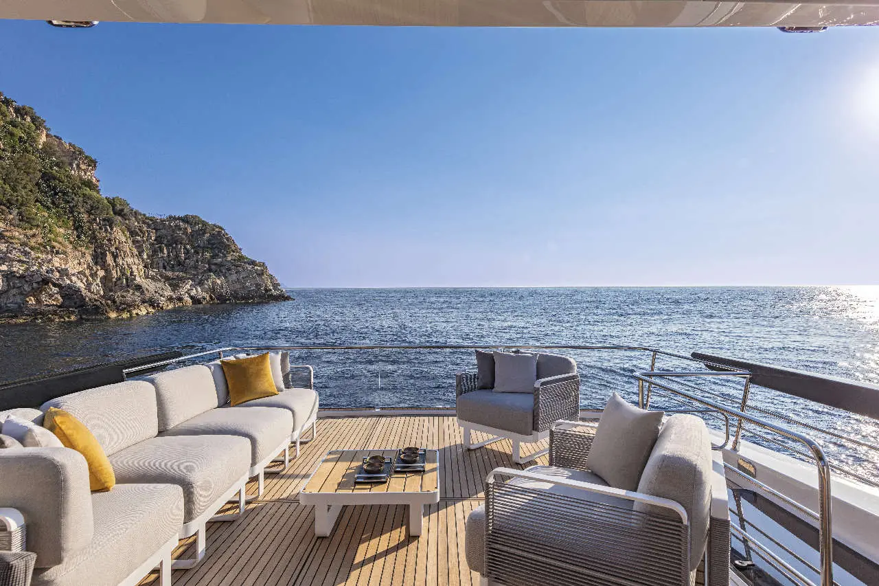 Absolute Navetta 64 Interior image 5