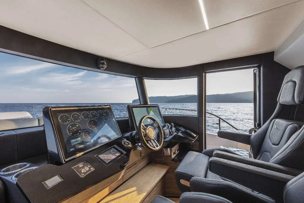 Absolute Navetta 64 Interior image 15
