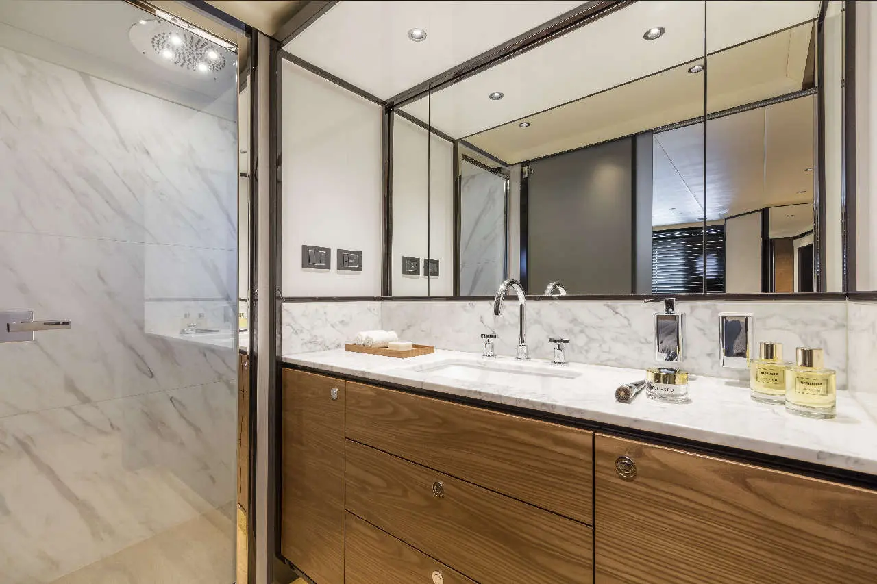 Absolute Navetta 68 Interior image 4
