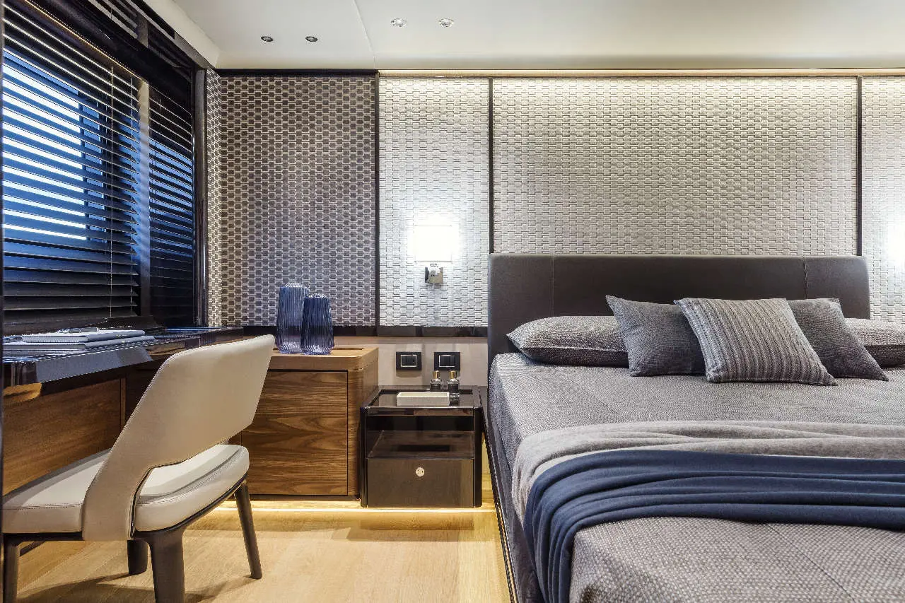 Absolute Navetta 68 Interior image 12