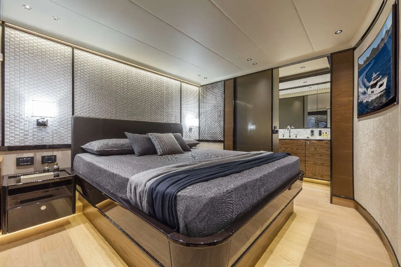 Absolute Navetta 68 Interior image 13