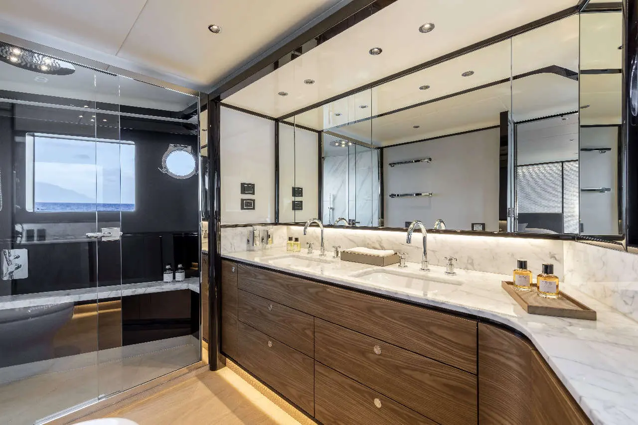 Absolute Navetta 68 Interior image 18