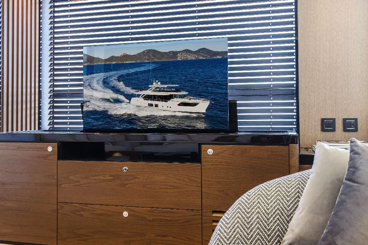Absolute Navetta 68 Interior image 19