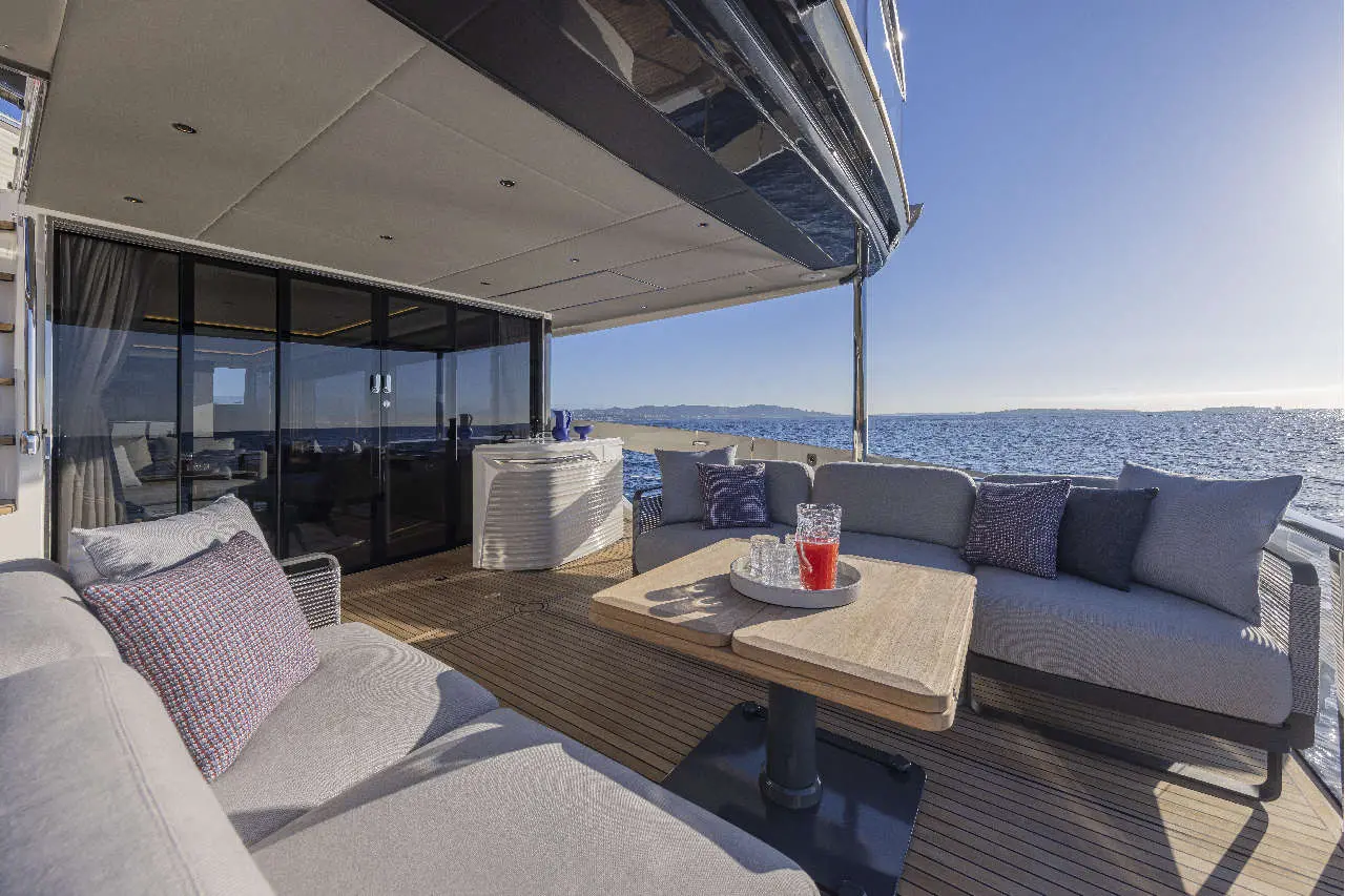 Absolute Navetta 75 Interior image 2