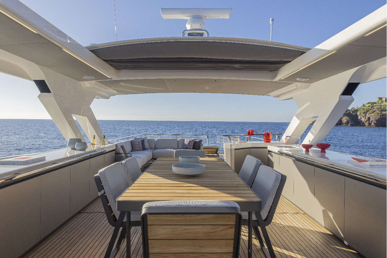 Absolute Navetta 75 Interior image 4